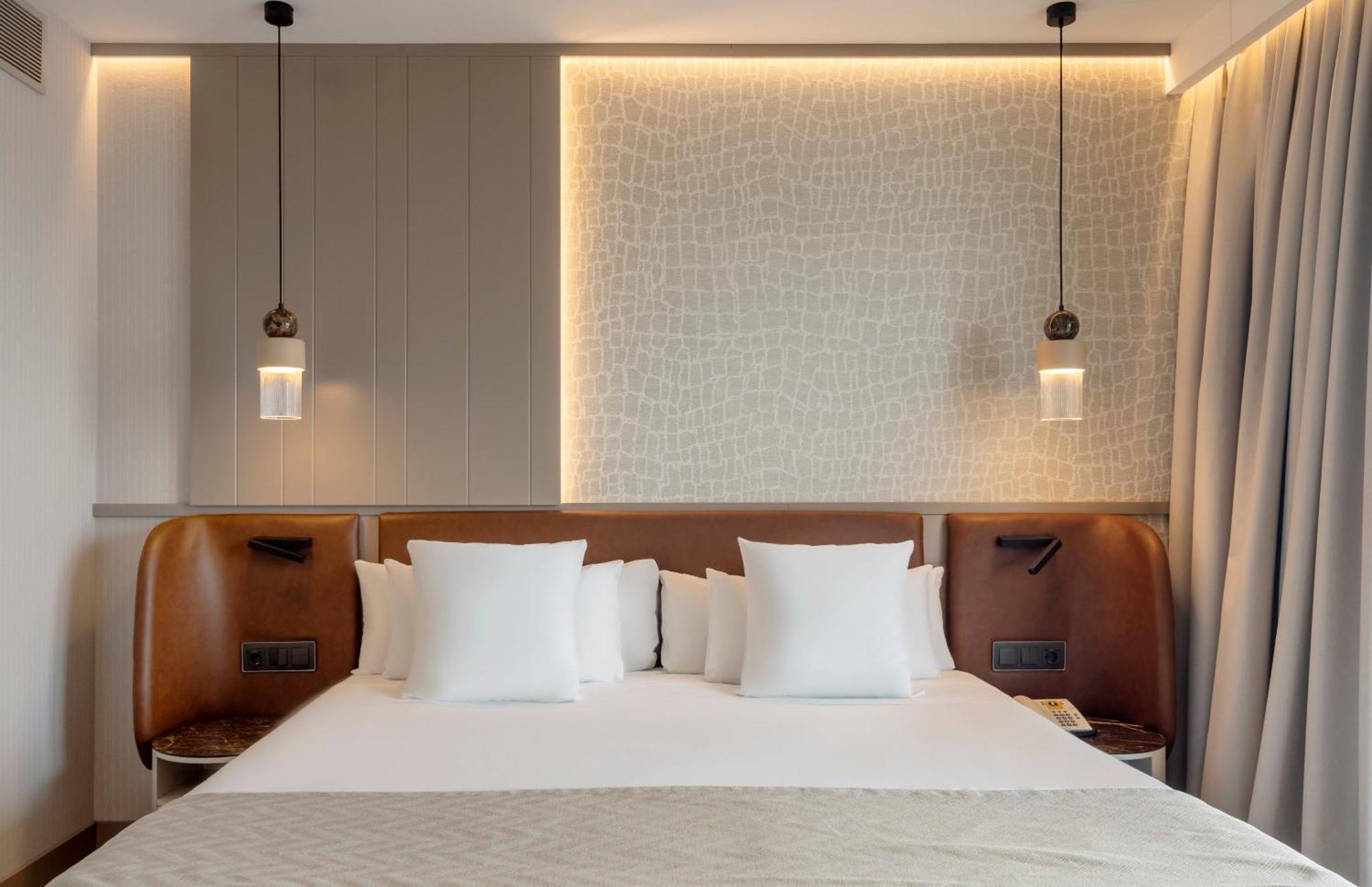 Ilunion Hotel